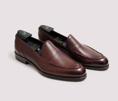 (product) Justin Loafer Pebble Grain Cadmio, Front view of the pair