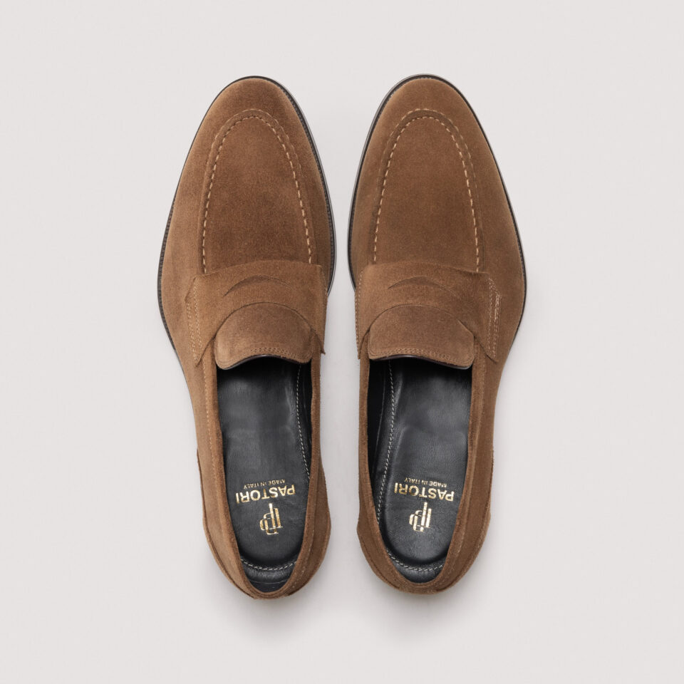 (product) Theodore Loafer Suede Farro, top view of the pair