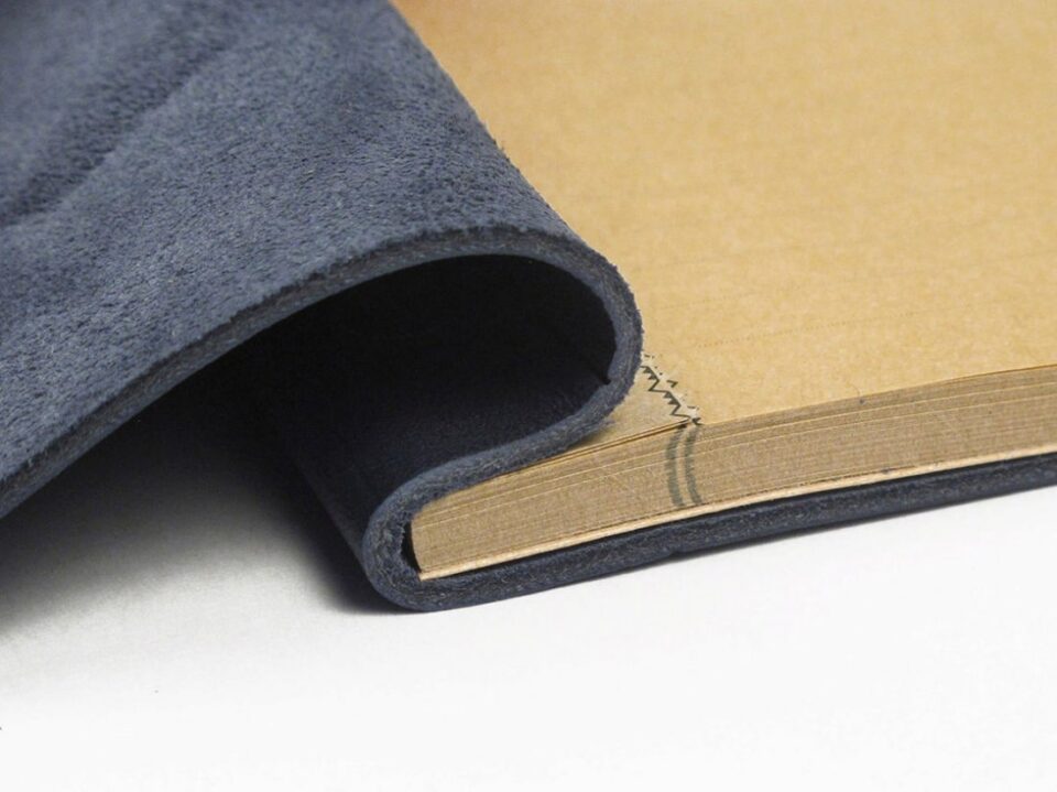 (product) Cobalt Blue La Compagnie du Kraft Leather Notebook, close-up view with stitched edges