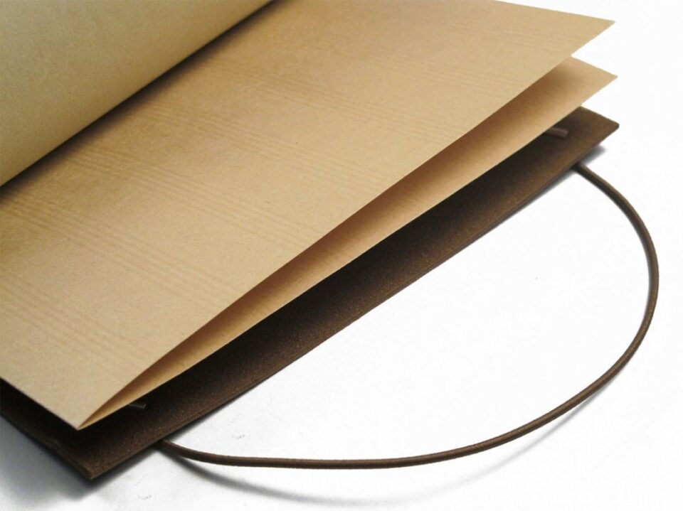 (product) Cuba (Tan) La Compagnie du Kraft Leather Notebook with an elastic closure loop
